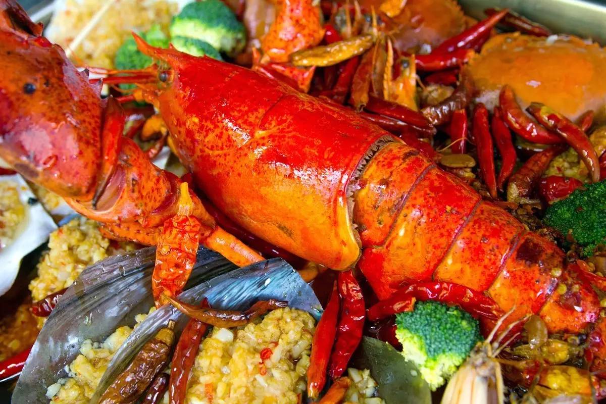 宵夜最能聯(lián)絡(luò)感情的，是這條巨型霸氣海鮮航母！